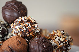 275px-Truffles_with_nuts_and_chocolate_dusting_in_detail 275px-Truffles_with_nuts_and_chocolate_dusting_in_detail